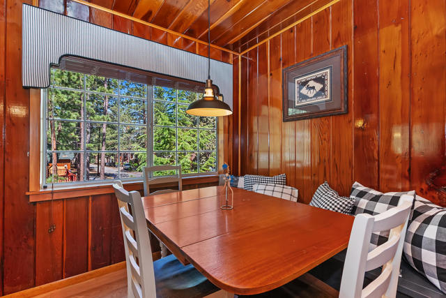 300 E Aeroplane Boulevard, Big Bear CA: https://media.crmls.org/mediaz/add748ea-dba5-4c8b-969c-ea8e65e462b2.jpg