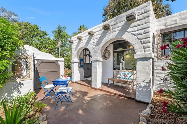 17507 Los Morros, Rancho Santa Fe CA: https://media.crmls.org/mediaz/add749a4-13e3-4b29-96d3-d5076f60ca71.jpg