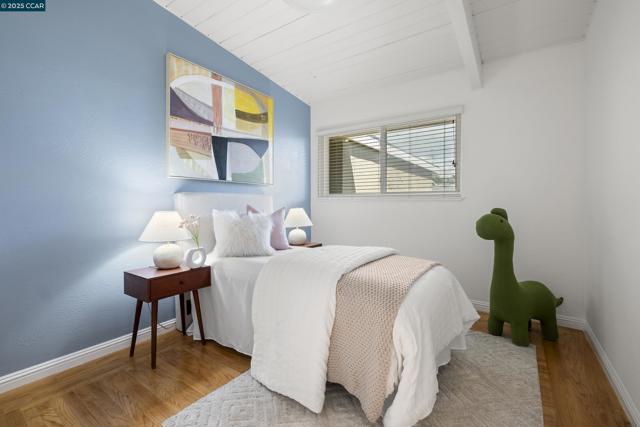 18977 Thornbury ave, Castro Valley CA: https://media.crmls.org/mediaz/add77041-178e-4216-991c-e82de2bedc1b.jpg