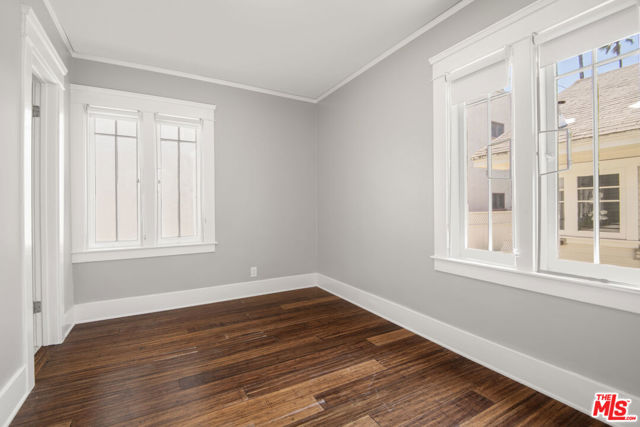1047 9th Street, Santa Monica CA: https://media.crmls.org/mediaz/add79c17-e573-488b-926b-ec103f6d2af9.jpg