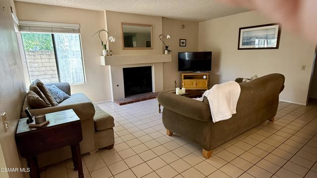 12670 Crescentmeadow Court, Moorpark CA: https://media.crmls.org/mediaz/add8121b-7af4-4a08-87b9-a3c6c11470b1.jpg
