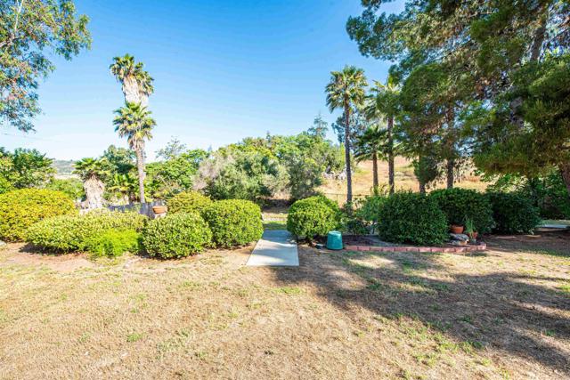 2432 Live Oak Road, Escondido CA: https://media.crmls.org/mediaz/add89249-f15b-42d3-a377-436d5a453491.jpg