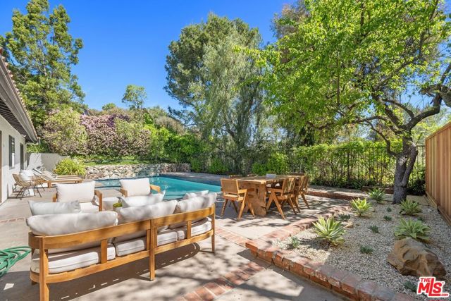 3018 Nicada Drive, Los Angeles CA: https://media.crmls.org/mediaz/add90b28-1a7b-4282-a414-dcca902a1361.jpg