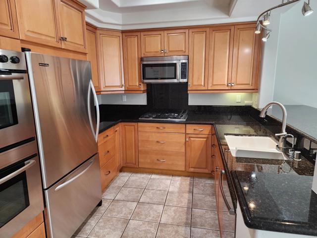 Detail Gallery Image 8 of 43 For 8597 via Mallorca #F,  La Jolla,  CA 92037 - 2 Beds | 2/1 Baths