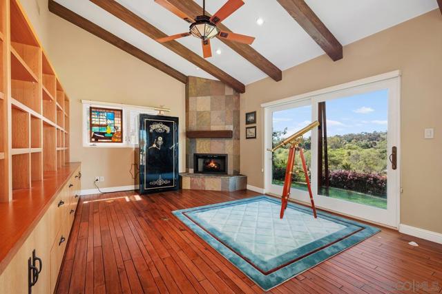 528 Flores de Oro, Rancho Santa Fe CA: https://media.crmls.org/mediaz/add97748-df7a-4a06-9858-1acd6f87dd0f.jpg