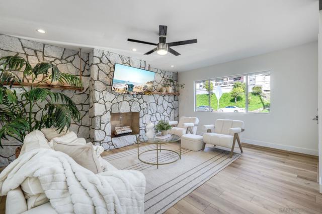 3476 Reynard Way, San Diego CA: https://media.crmls.org/mediaz/add999be-78b2-4d85-9df4-046ba610b08a.jpg