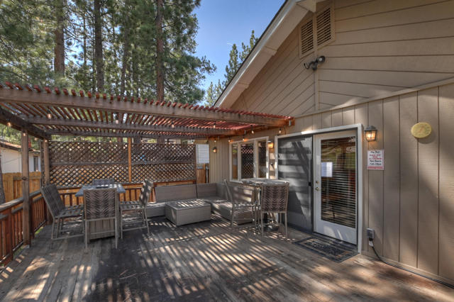 387 Wren Drive, Big Bear CA: https://media.crmls.org/mediaz/add9cd59-7f7a-4d45-b7a8-40211cf20503.jpg