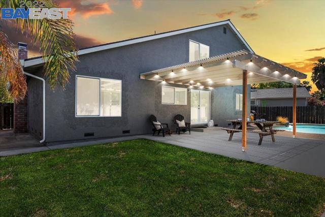 21 Lisa Ct, Brentwood CA: https://media.crmls.org/mediaz/adda3cd1-54c0-4ee2-afe1-4b0a324802ce.jpg
