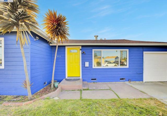 215 Isleton Ave, Oakland CA: https://media.crmls.org/mediaz/adda4829-9367-4e81-abe9-e2ef76033abe.jpg