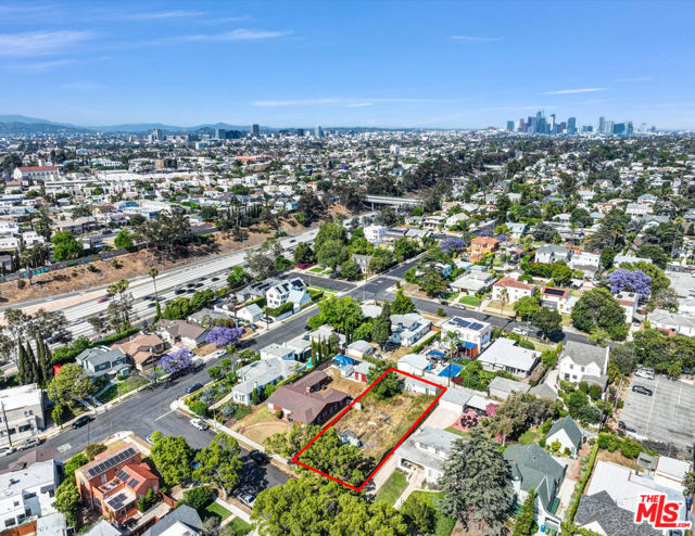 2516 13th Avenue, Los Angeles CA: https://media.crmls.org/mediaz/addb3312-61b4-4b0d-856e-6b655fa531f1.jpg