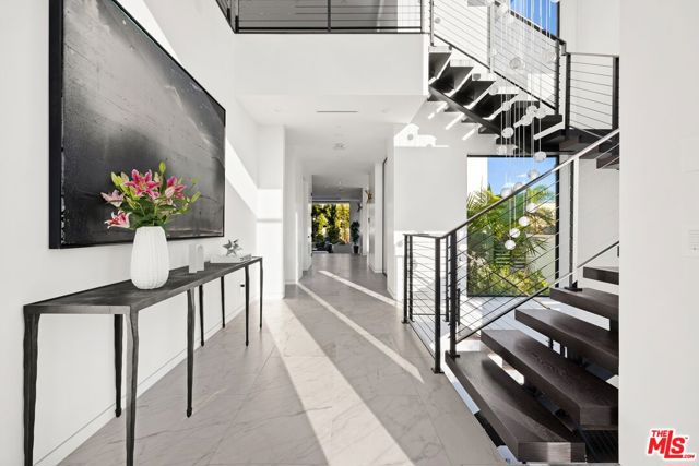 900 N Vista Street, Los Angeles CA: https://media.crmls.org/mediaz/addb9e0b-021d-48dd-b589-5e1109856acc.jpg
