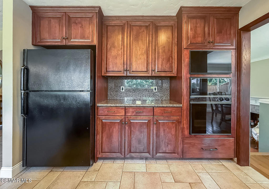 https://media.crmls.org/mediaz/addbc51a-2cf5-498d-bb49-6e02d25ea9e9.jpg?preset=X-Large