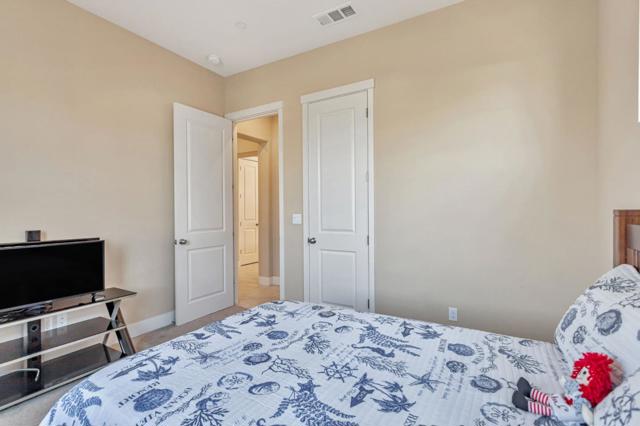 1575 Sunflower Drive, Hollister CA: https://media.crmls.org/mediaz/addc2f23-b28b-4a23-be7f-459e1dd8419c.jpg