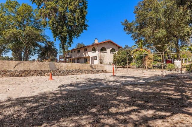 31600 Oak Glen Road, Valley Center CA: https://media.crmls.org/mediaz/addc7909-03d6-4050-b146-895eba653f19.jpg
