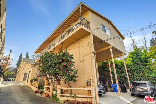 1421 Waterloo Street, Los Angeles CA: https://media.crmls.org/mediaz/addc80da-20bc-4043-a43d-a67b87e01043.jpg