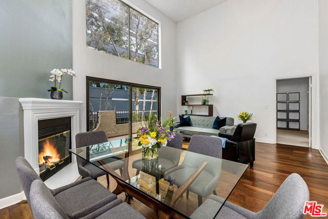 1633 S Bentley Avenue, Los Angeles CA: https://media.crmls.org/mediaz/addcd011-f311-437e-863d-997aedc45c50.jpg