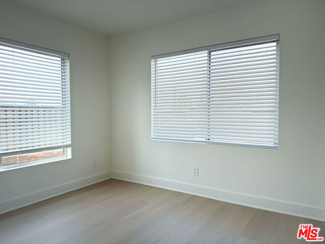 1947 Clinton Street, Los Angeles CA: https://media.crmls.org/mediaz/addcdef3-e21f-42d3-be95-72a2481b0990.jpg