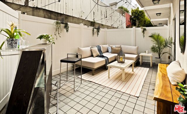 1717 Malcolm Avenue, Los Angeles CA: https://media.crmls.org/mediaz/adddfb82-9175-41de-810e-b9558077ceeb.jpg