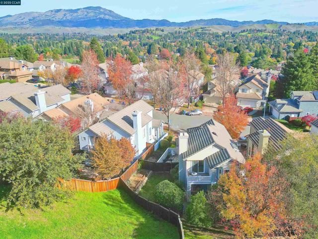 1320 Strawberry Court, Danville CA: https://media.crmls.org/mediaz/adde232f-f398-4957-b7a0-3abf1d27f911.jpg