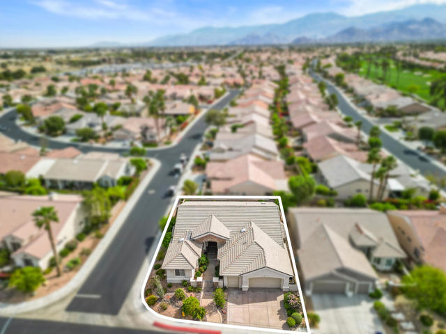 37159 Turnberry Isle Drive, Palm Desert CA: https://media.crmls.org/mediaz/addeaabc-513d-46ff-95bc-d8202a64f946.jpg