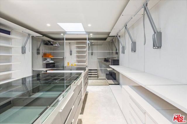 1620 Carla, Beverly Hills CA: https://media.crmls.org/mediaz/addeef64-95ed-4bdd-9011-31336b705ae4.jpg