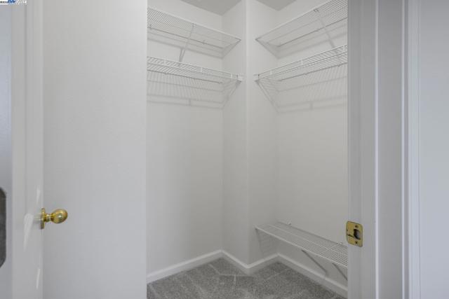 Image 36 of 58 For 552 Stonehaven Ct