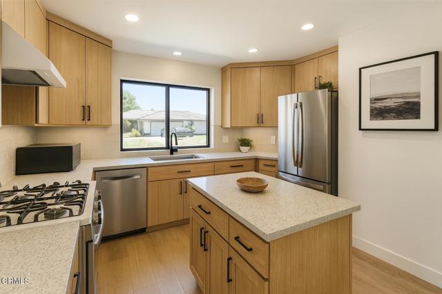 Detail Gallery Image 6 of 28 For 9050 Feather St, Ventura,  CA 93004 - 2 Beds | 2 Baths