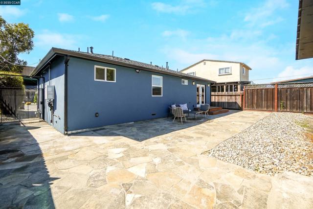 10060 Bernhardt Dr, Oakland CA: https://media.crmls.org/mediaz/ade18fbc-db35-4ab6-b0d4-ca233474d142.jpg