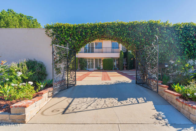 4524 Greengate Court, Westlake Village CA: https://media.crmls.org/mediaz/ade1a506-d64e-4031-a510-b5fd1d9ff44f.jpg