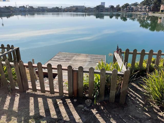 706 Widgeon St, Foster City CA: https://media.crmls.org/mediaz/ade1f6fd-3ec4-4bb0-aa63-85853356cf6d.jpg