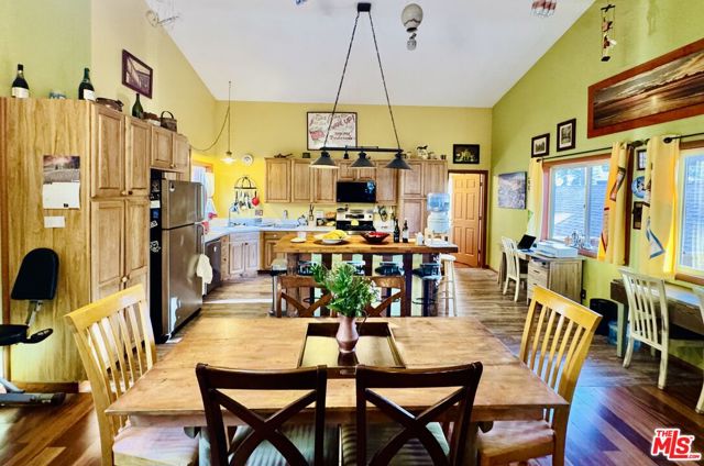 539 Lakewood Lane, Big Bear CA: https://media.crmls.org/mediaz/ade2458f-8568-4119-bf01-e9d67e66416c.jpg