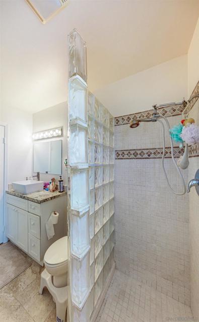 2701 Harriet St, Oceanside CA: https://media.crmls.org/mediaz/ade31372-3cb8-410d-85df-83534ad12c74.jpg