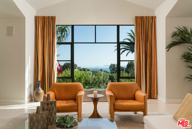 796 Hot Springs Road, Montecito CA: https://media.crmls.org/mediaz/ade34613-fc69-4df4-a79a-e9784a29cf09.jpg