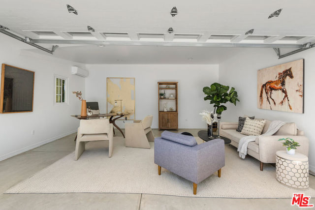 119 S Highland Avenue, Los Angeles CA: https://media.crmls.org/mediaz/ade35dd9-d4d9-4960-900f-91aafc8b181e.jpg