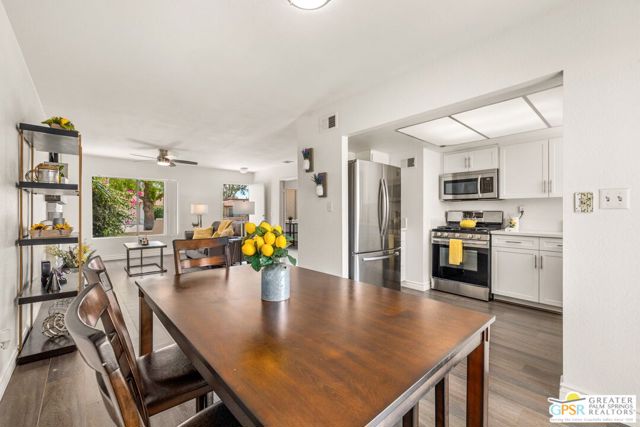 75190 Via Manzano, Palm Desert CA: https://media.crmls.org/mediaz/ade463c3-caf4-4ef8-b0e4-c6dc19675581.jpg