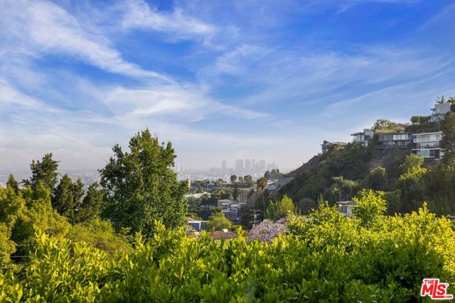 1573 Sunset Plaza Drive, Los Angeles CA: https://media.crmls.org/mediaz/ade4867d-f661-419a-8733-05d1e58f96d3.jpg