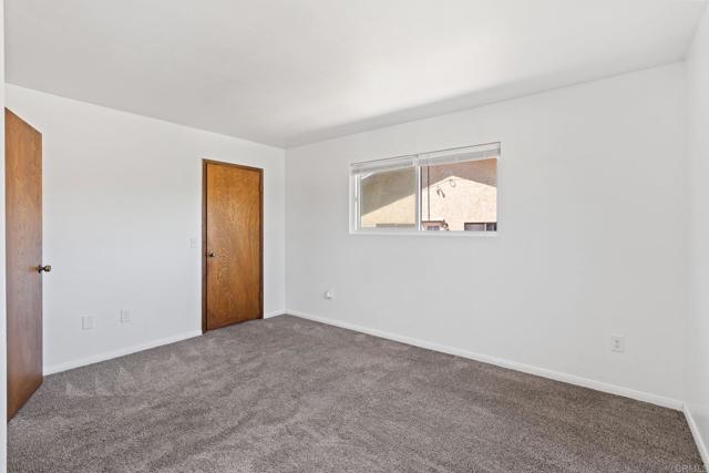 1565 Chestnut Avenue, Carlsbad CA: https://media.crmls.org/mediaz/ade5631f-71a2-4b6a-857f-b9b8c26cf690.jpg