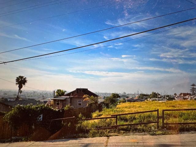 2746 Market, San Diego CA: https://media.crmls.org/mediaz/ade59fa9-5717-4d57-8b92-15024cc95d9d.jpg