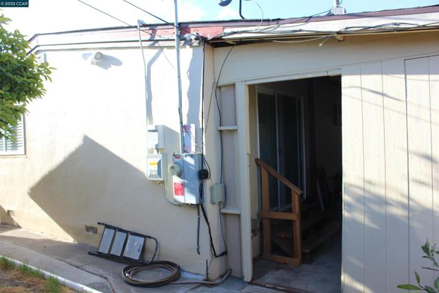 2956 Mckenzie Dr, Richmond CA: https://media.crmls.org/mediaz/ade5df5e-6e8a-414a-88b7-33dbe4d3ec48.jpg