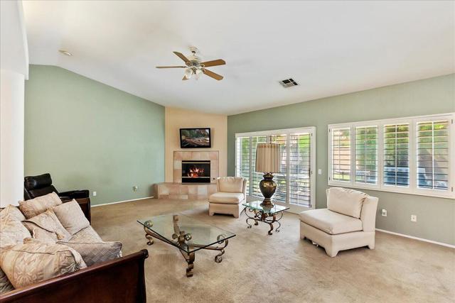 Image 5 of 37 For 78643 Como Court