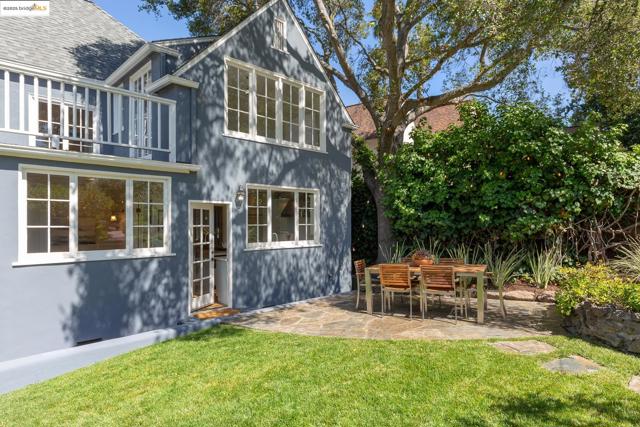 1145 Mandana Blvd, Oakland CA: https://media.crmls.org/mediaz/ade7d253-abc4-49a6-a4c4-f7aa24cb4970.jpg