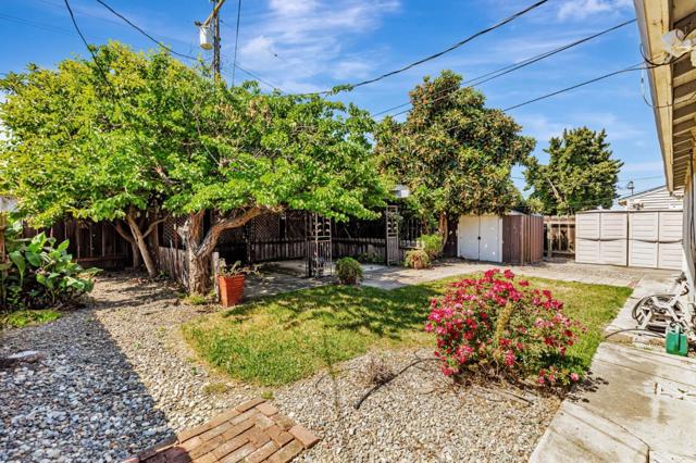 263 Maple Street, Hollister CA: https://media.crmls.org/mediaz/ade80bec-88e1-44e9-8fde-56af417f8baf.jpg