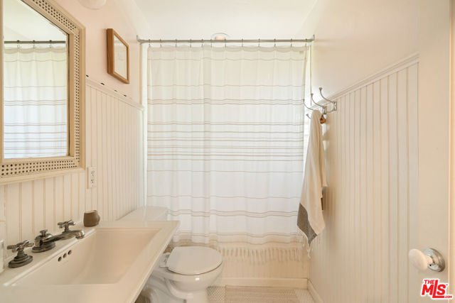 420 Pacific Street, Santa Monica CA: https://media.crmls.org/mediaz/ade82837-6d52-4035-8f26-57a72047eb8c.jpg