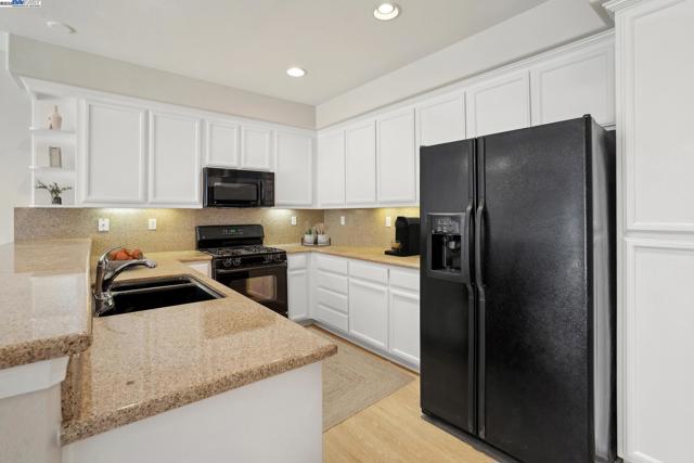 4225 Clarinbridge Cir, Dublin CA: https://media.crmls.org/mediaz/ade843fc-845c-481b-89cf-2d2039ed7ac7.jpg