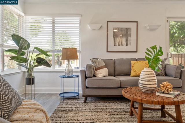 4672 N Larwin Ave, Concord CA: https://media.crmls.org/mediaz/ade92ec1-237c-445a-8a61-75f64d7d7639.jpg