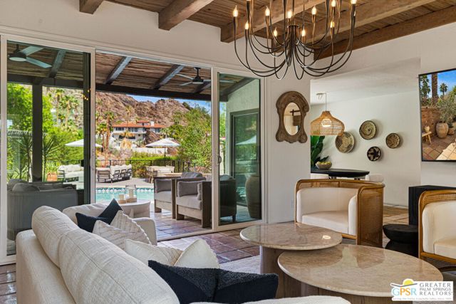 370 W Crestview Drive, Palm Springs, CA 92264