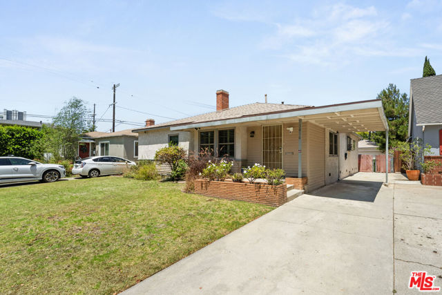 3016 Greenfield Avenue, Los Angeles CA: https://media.crmls.org/mediaz/ade95f51-3efa-4316-b552-573a1c41eaa2.jpg