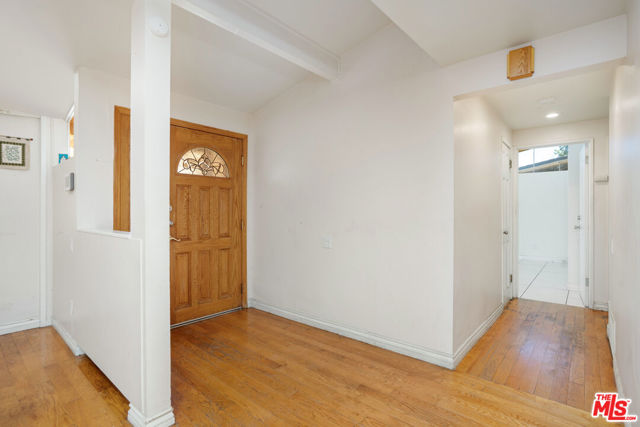 19920 Gresham Street photo 8