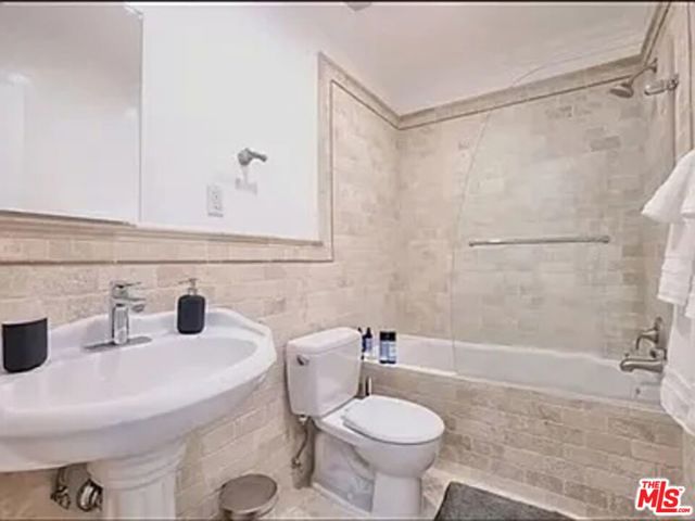 1028 12th Street, Santa Monica CA: https://media.crmls.org/mediaz/ade9918b-8d7e-4d1b-ac1c-85d4062a9212.jpg