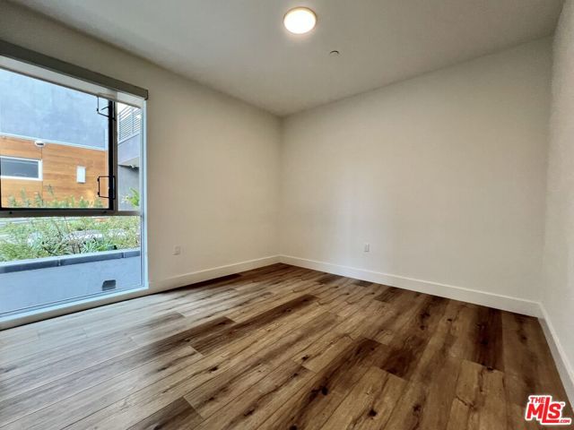 5801 Camerford Avenue, Los Angeles CA: https://media.crmls.org/mediaz/adea1182-1238-4150-9fb4-975b2b3a7b79.jpg